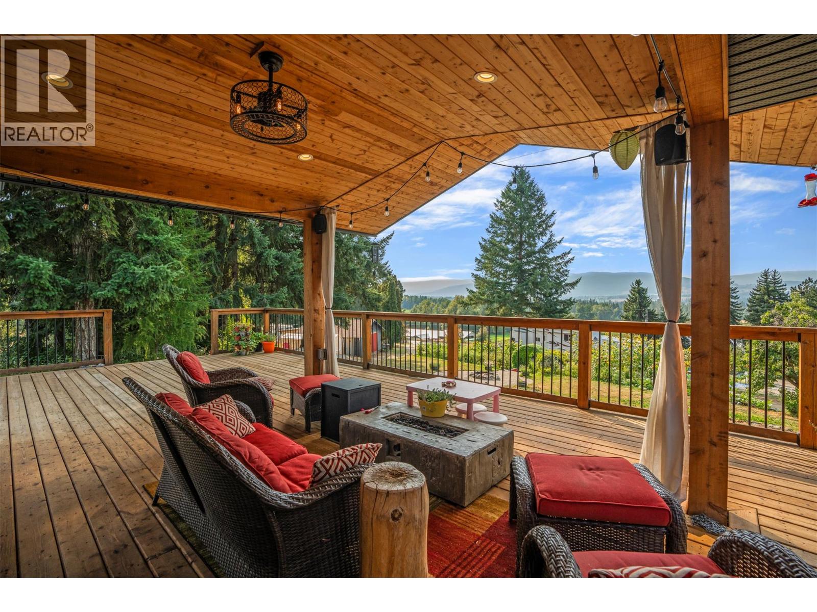  1274 Mountain View Road, Spallumcheen