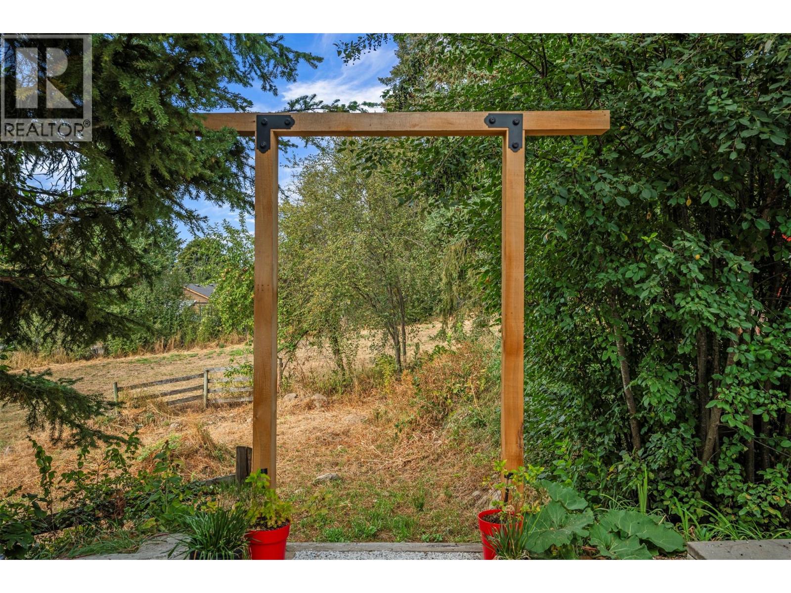  1274 Mountain View Road, Spallumcheen