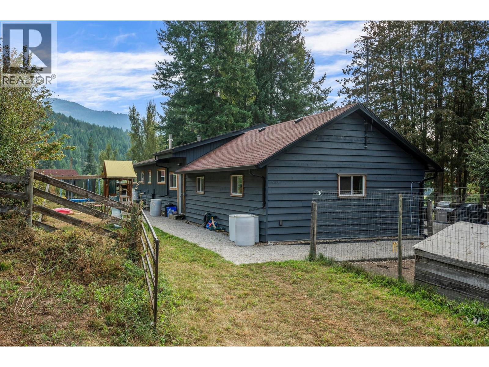  1274 Mountain View Road, Spallumcheen