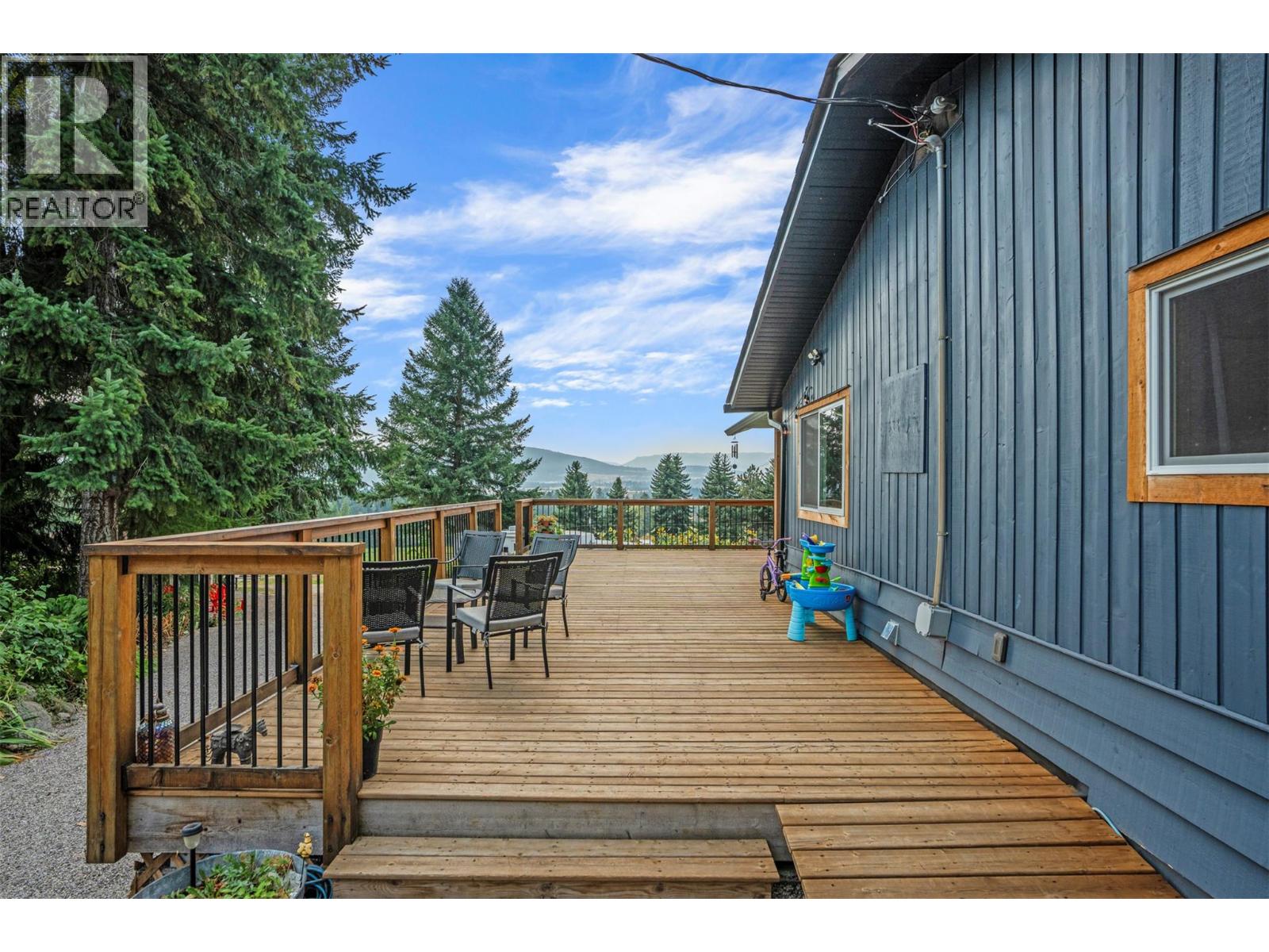  1274 Mountain View Road, Spallumcheen