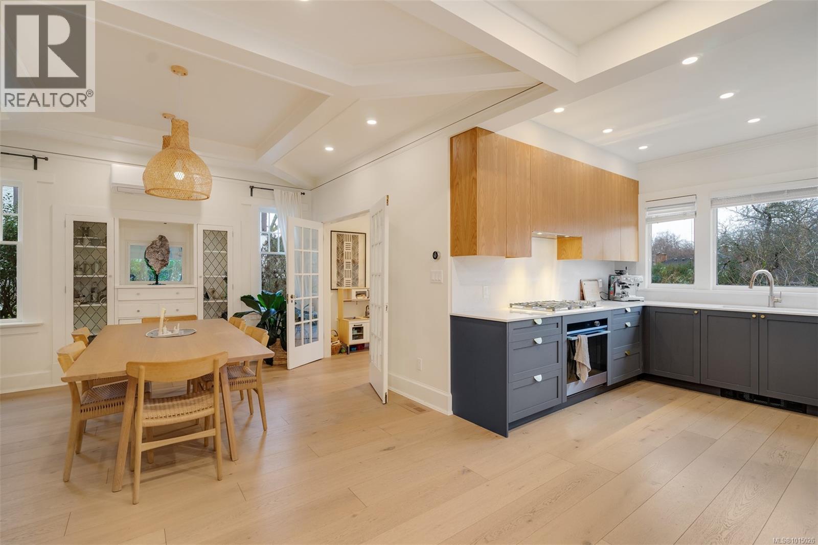1546 Monterey Ave, Oak Bay