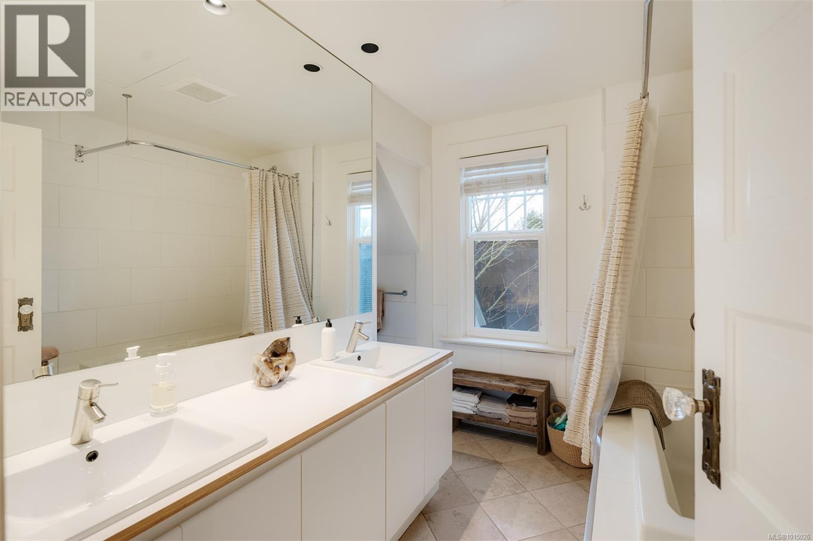 1546 Monterey Ave, Oak Bay
