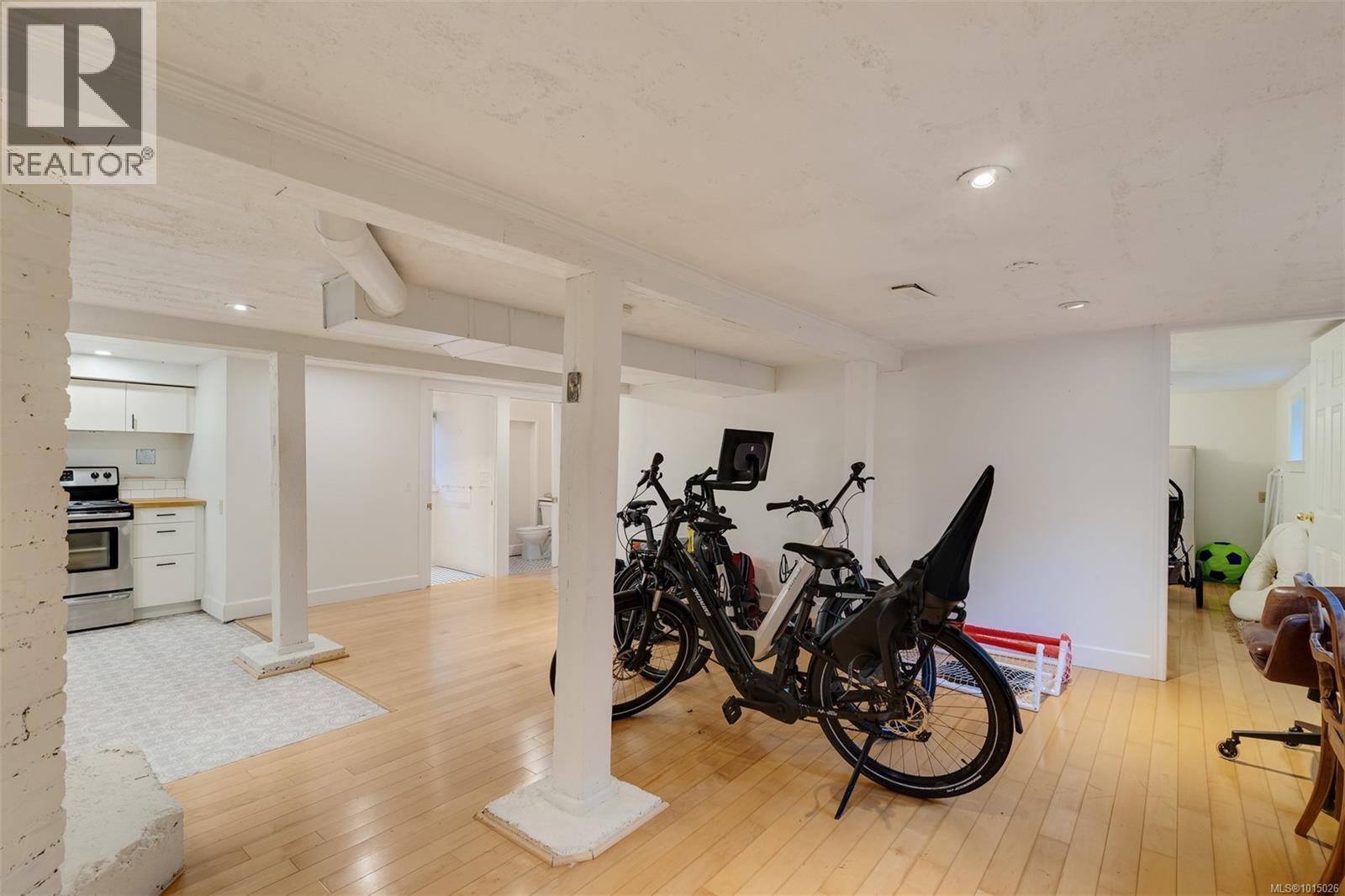 1546 Monterey Ave, Oak Bay