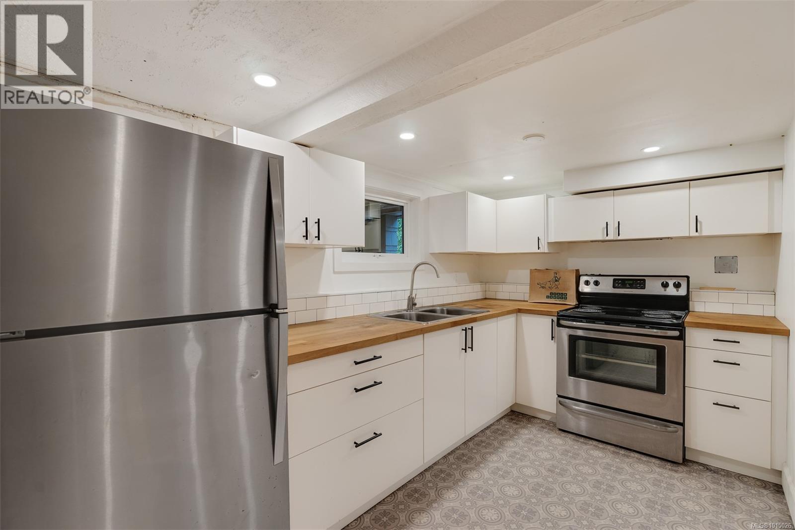 1546 Monterey Ave, Oak Bay