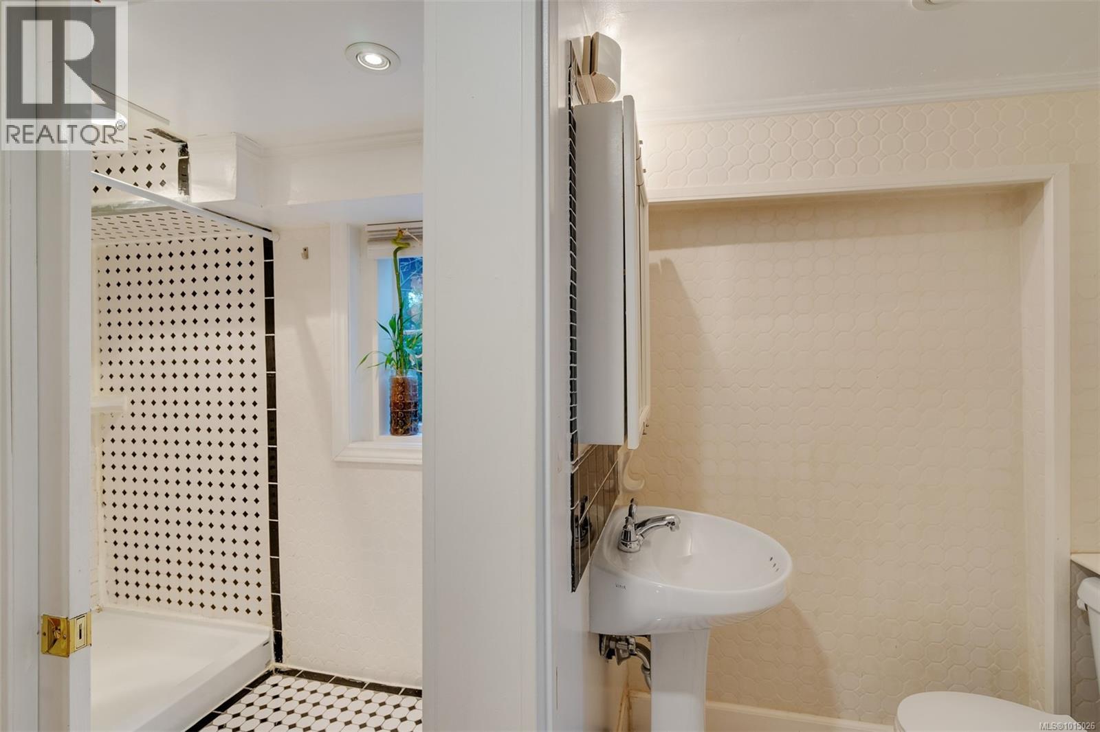 1546 Monterey Ave, Oak Bay