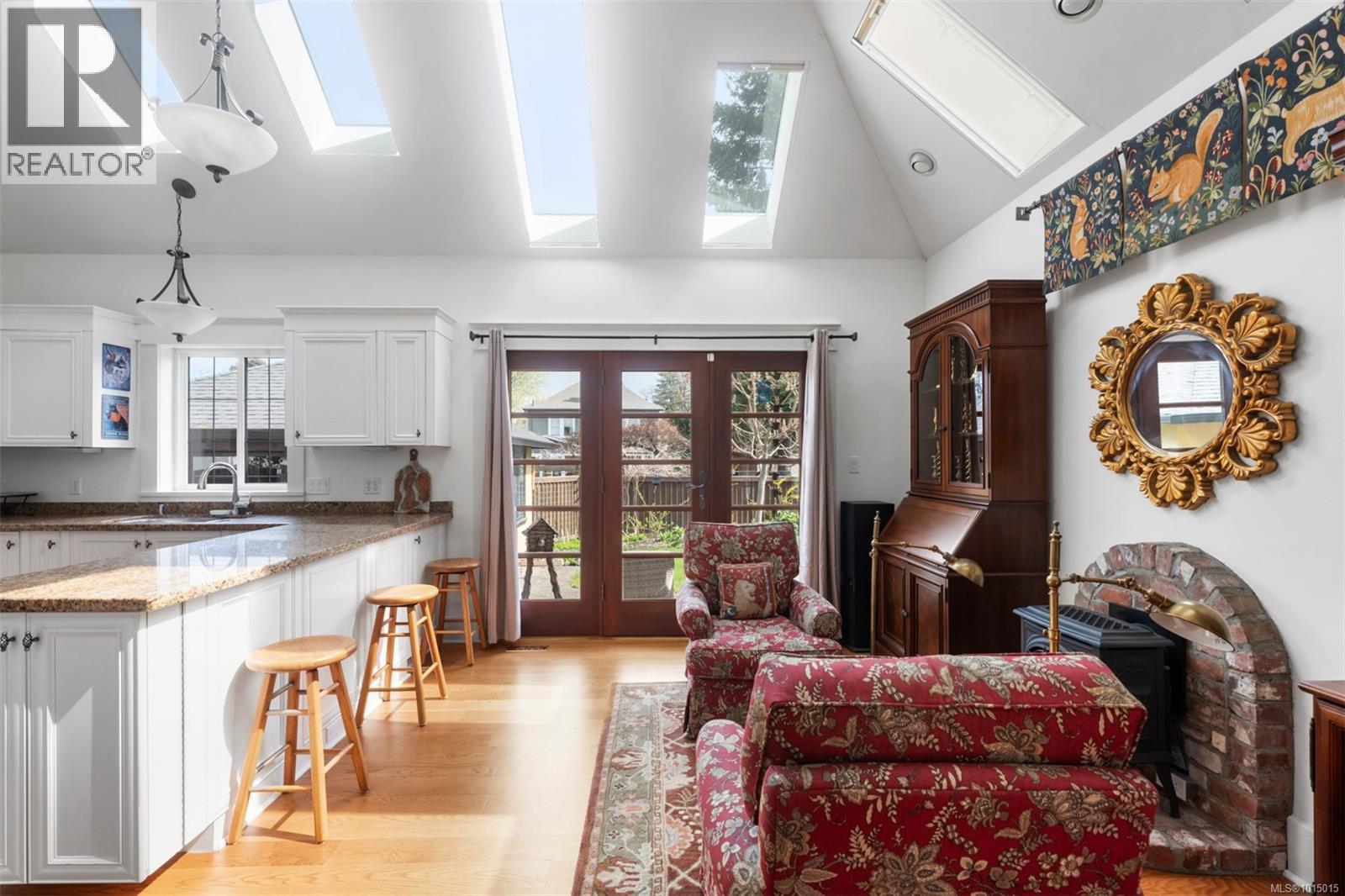 1597 Hampshire Rd, Oak Bay