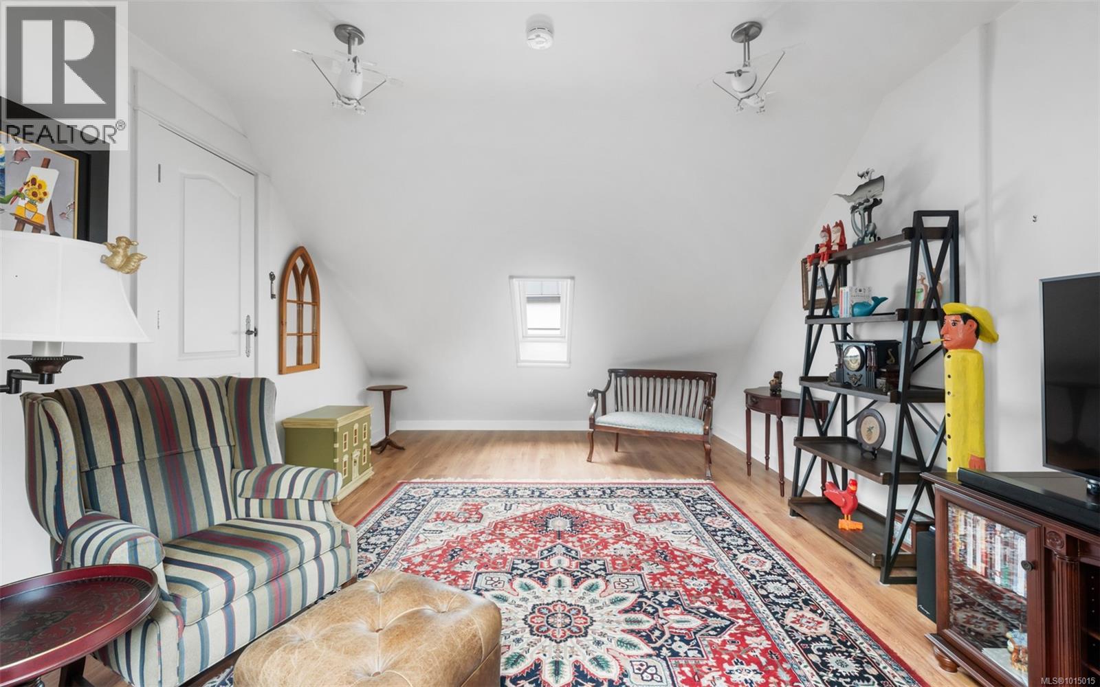 1597 Hampshire Rd, Oak Bay