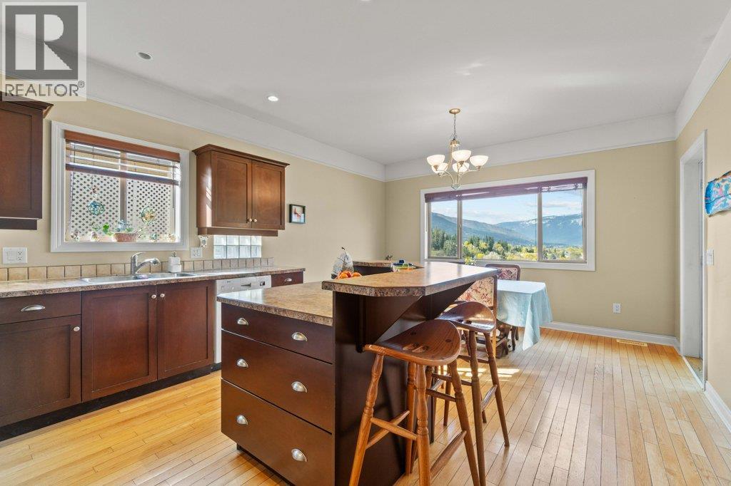 7 881 16 Street Northeast, Salmon Arm