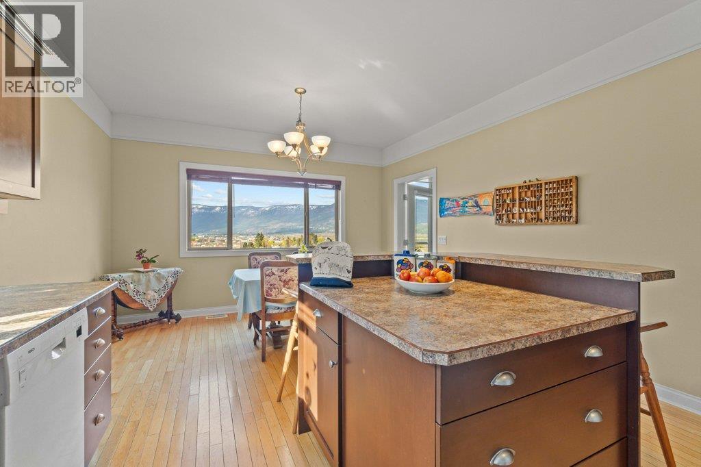 7 881 16 Street Northeast, Salmon Arm