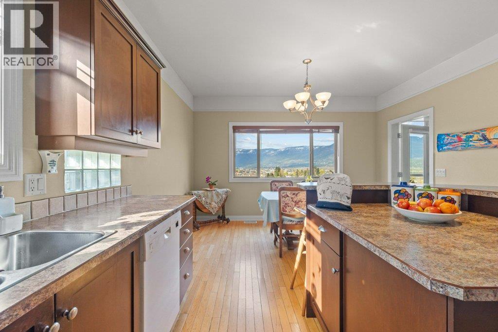 7 881 16 Street Northeast, Salmon Arm