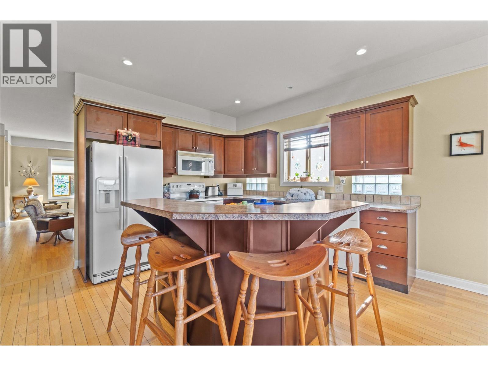 7 881 16 Street Northeast, Salmon Arm