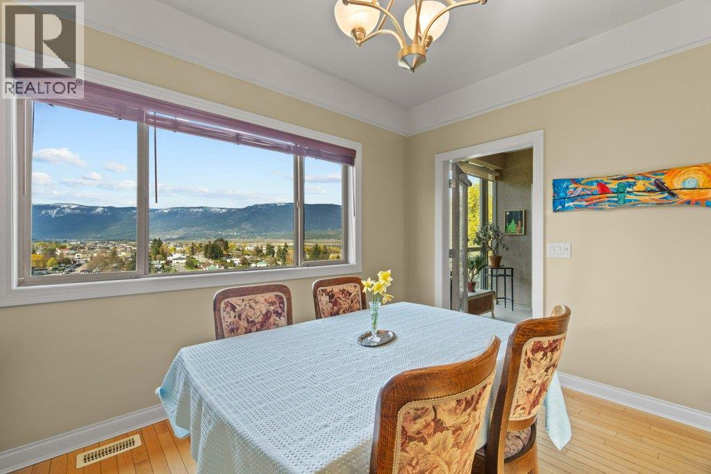 7 881 16 Street Northeast, Salmon Arm