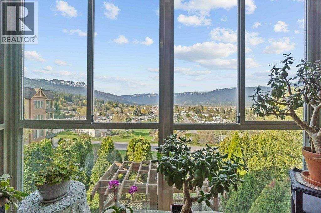 7 881 16 Street Northeast, Salmon Arm