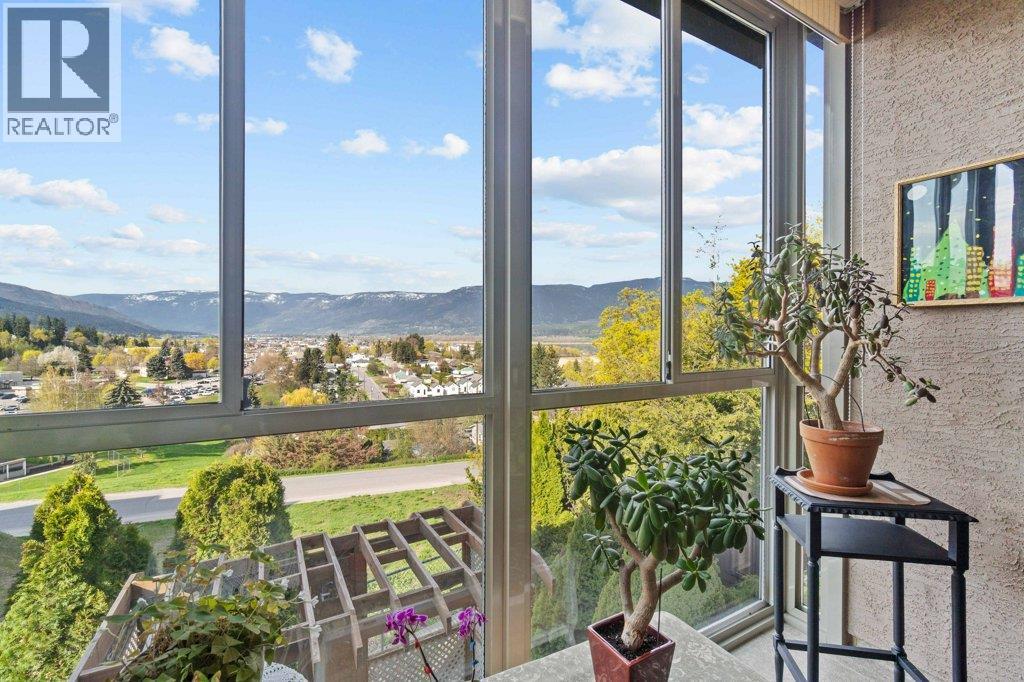 7 881 16 Street Northeast, Salmon Arm