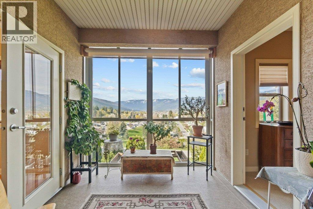 7 881 16 Street Northeast, Salmon Arm