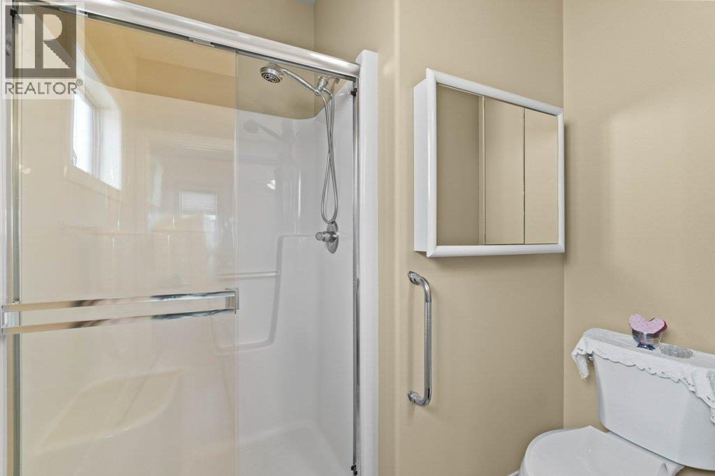 7 881 16 Street Northeast, Salmon Arm