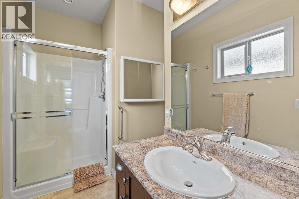 7 881 16 Street Northeast, Salmon Arm