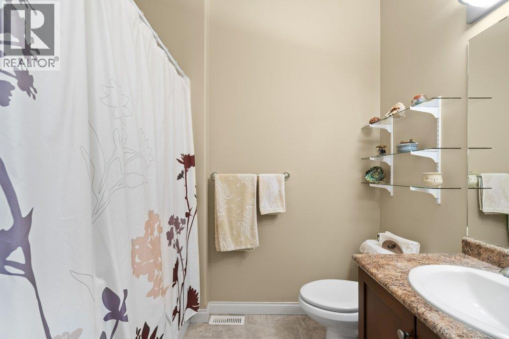 7 881 16 Street Northeast, Salmon Arm