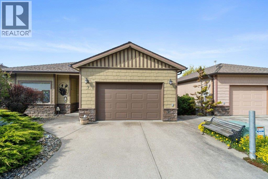 7 881 16 Street Northeast, Salmon Arm