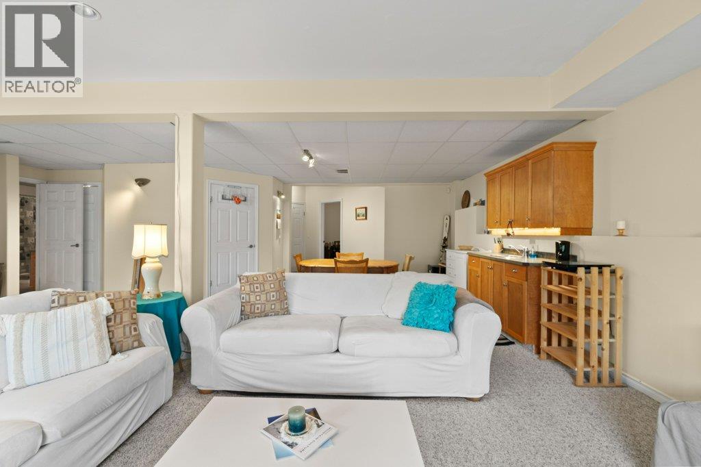 7 881 16 Street Northeast, Salmon Arm