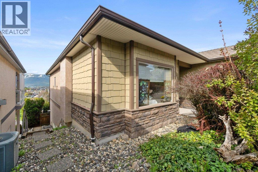 7 881 16 Street Northeast, Salmon Arm