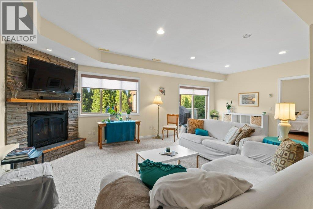 7 881 16 Street Northeast, Salmon Arm