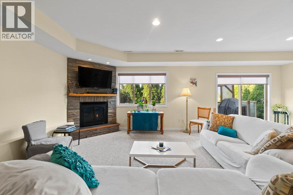 7 881 16 Street Northeast, Salmon Arm