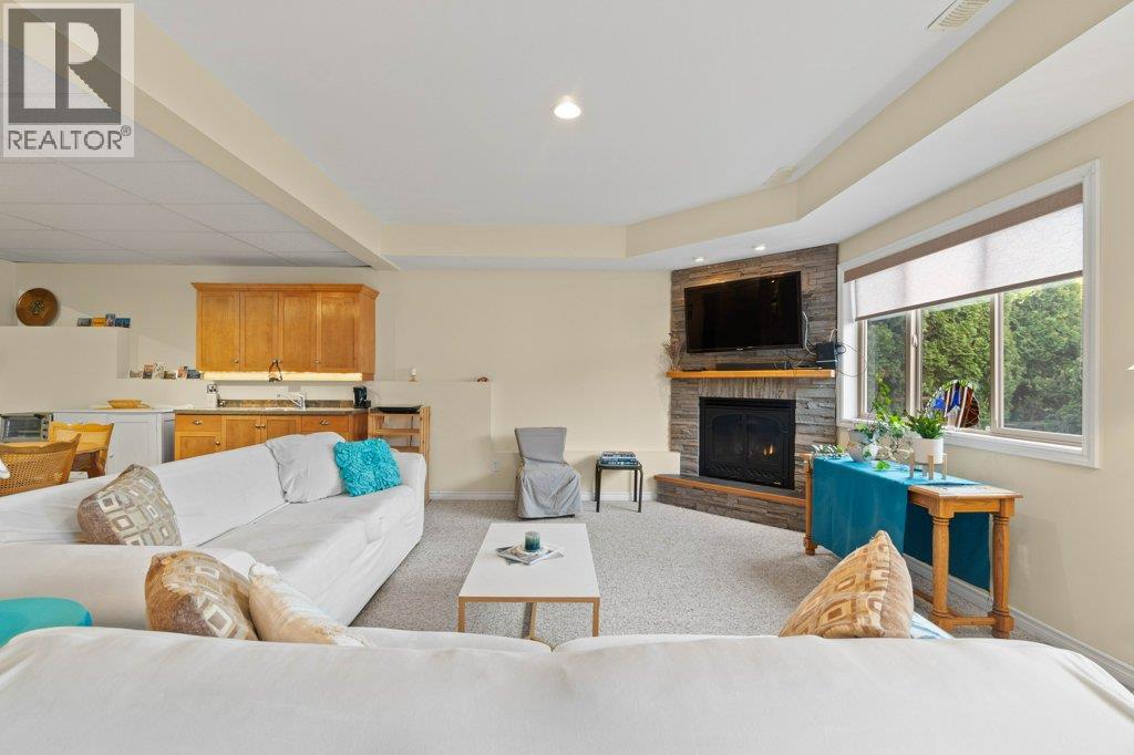 7 881 16 Street Northeast, Salmon Arm