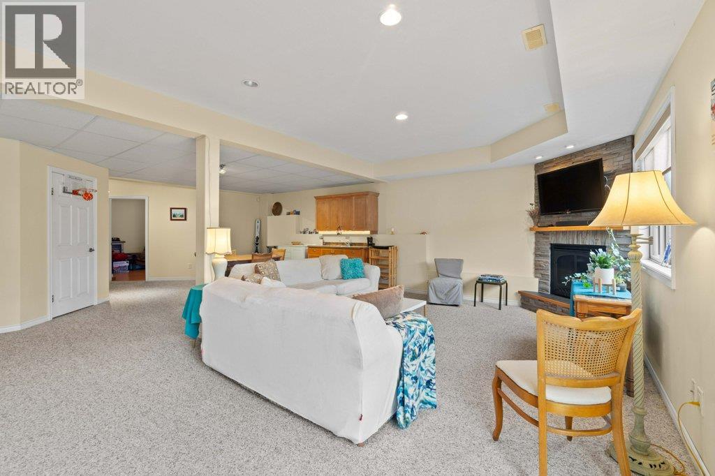 7 881 16 Street Northeast, Salmon Arm