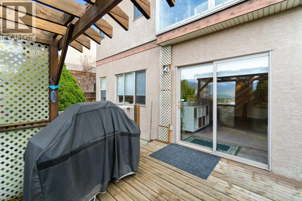 7 881 16 Street Northeast, Salmon Arm
