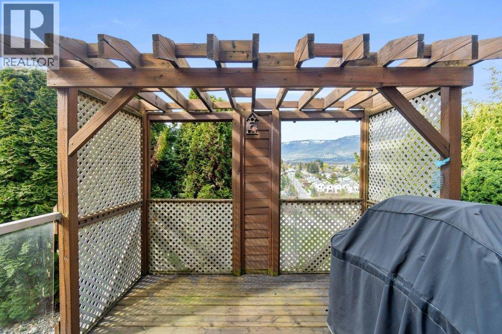 7 881 16 Street Northeast, Salmon Arm