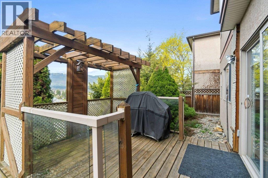 7 881 16 Street Northeast, Salmon Arm