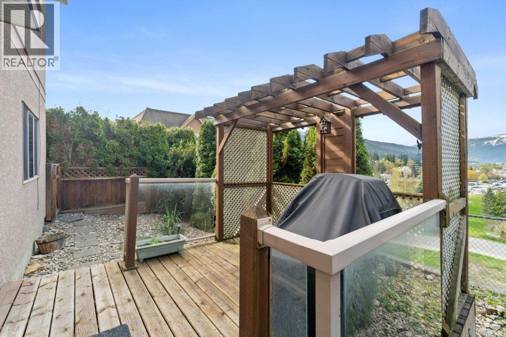 7 881 16 Street Northeast, Salmon Arm