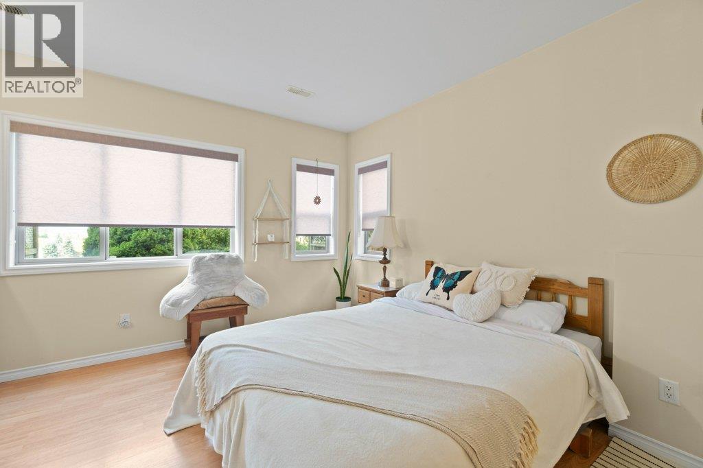 7 881 16 Street Northeast, Salmon Arm