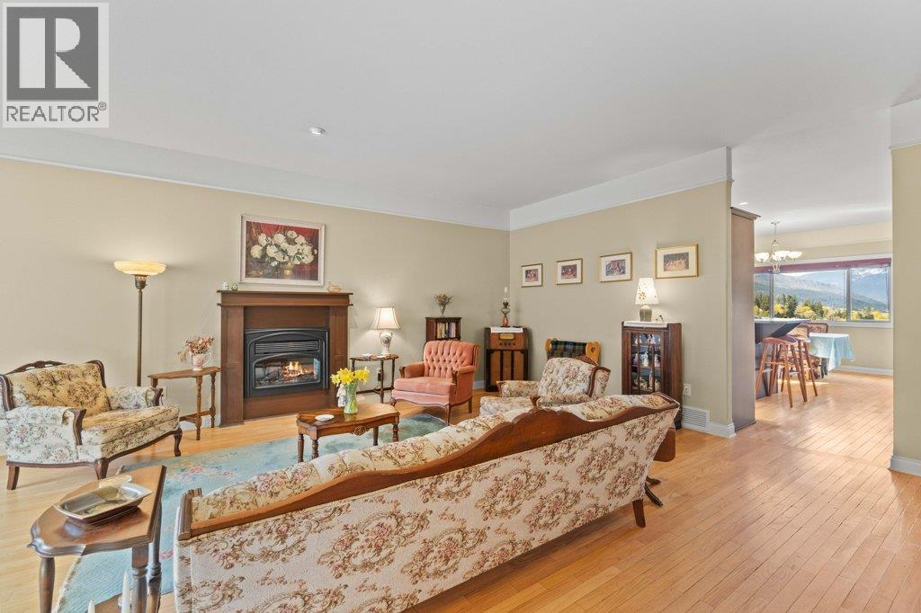 7 881 16 Street Northeast, Salmon Arm