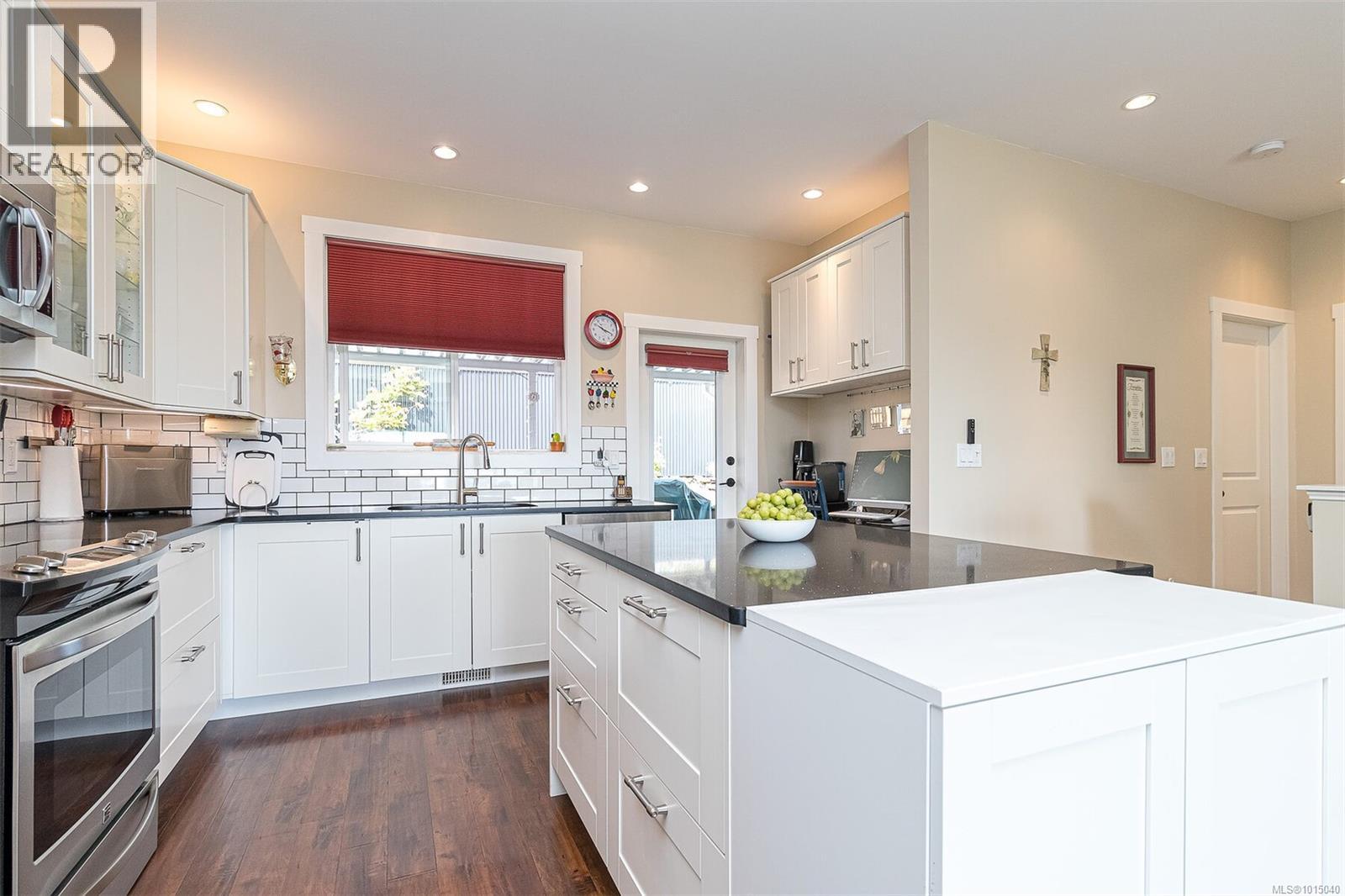 9918 Victoria Rd, Chemainus
