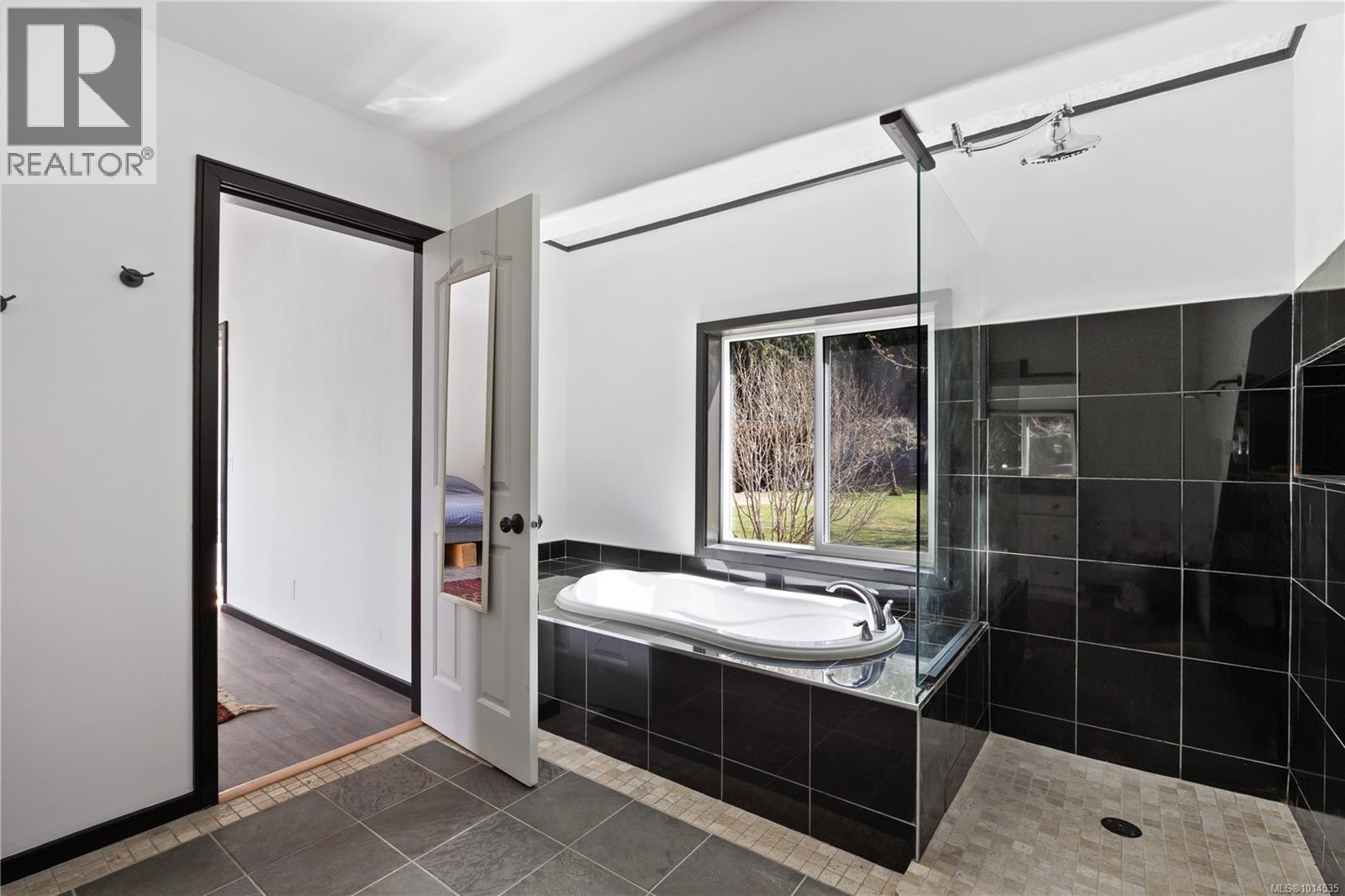 4 Mine Rd, Lasqueti Island