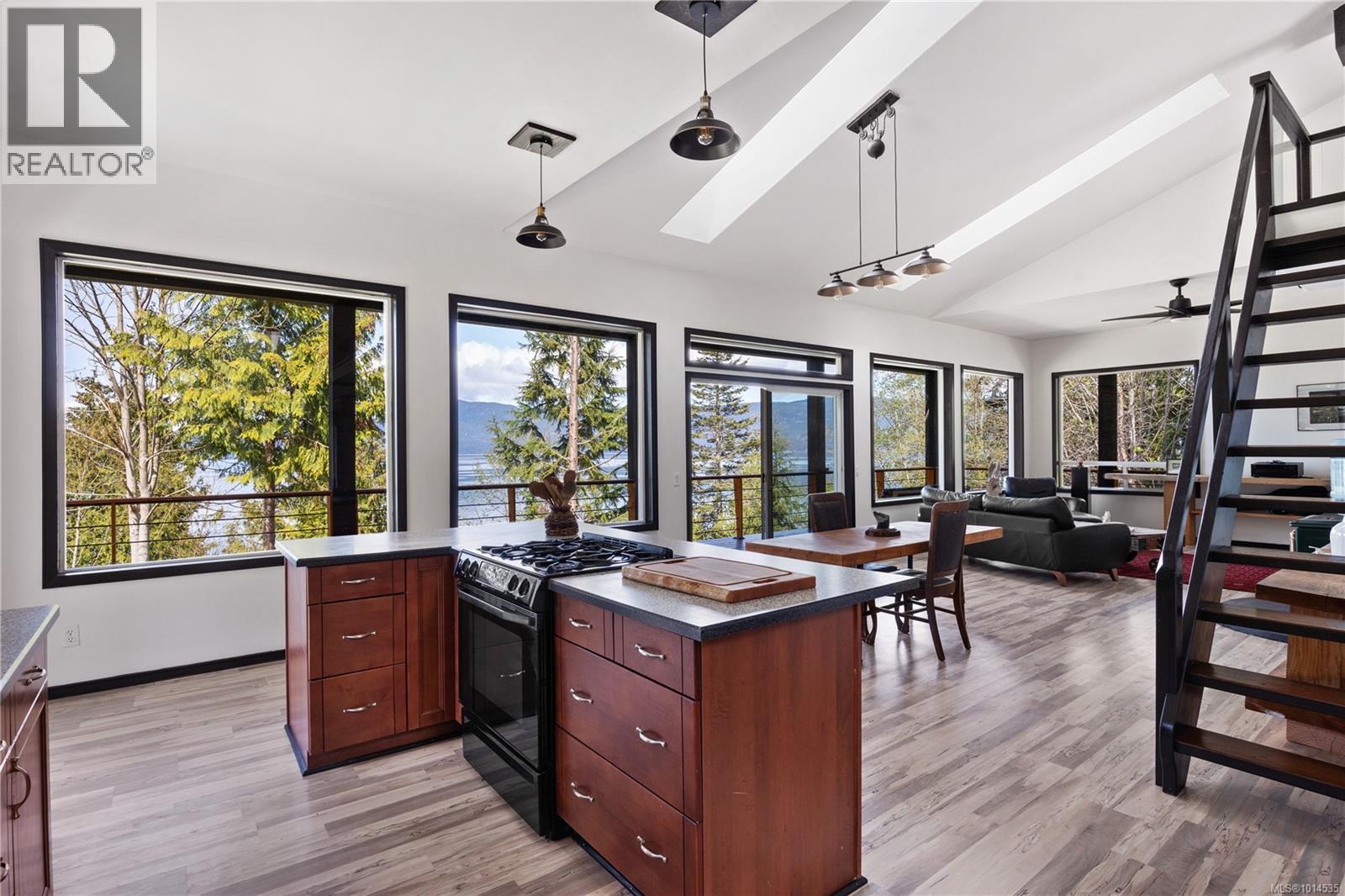 4 Mine Rd, Lasqueti Island