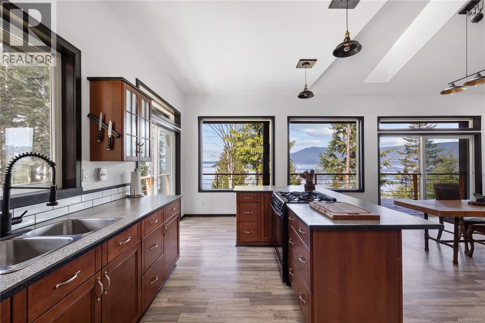 4 Mine Rd, Lasqueti Island