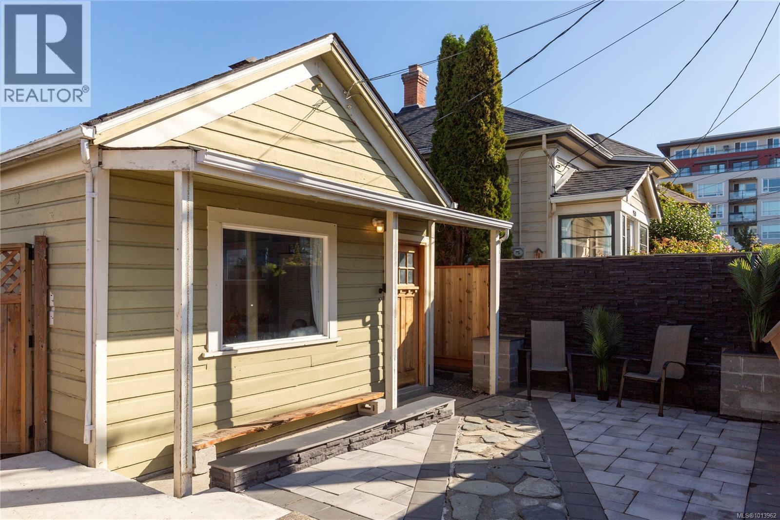 948 Mason St, Victoria