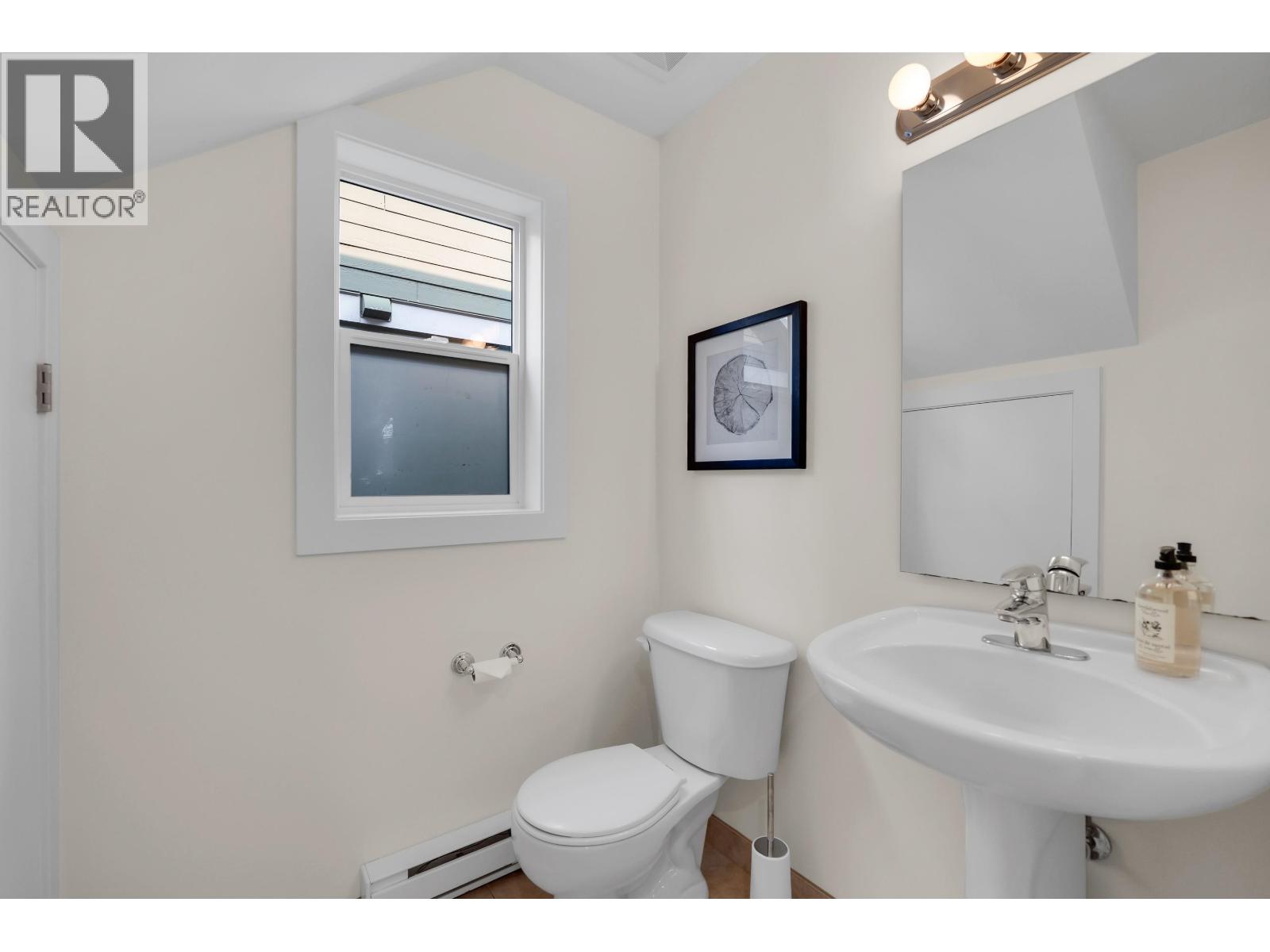 3 40137 GOVERNMENT ROAD, Squamish