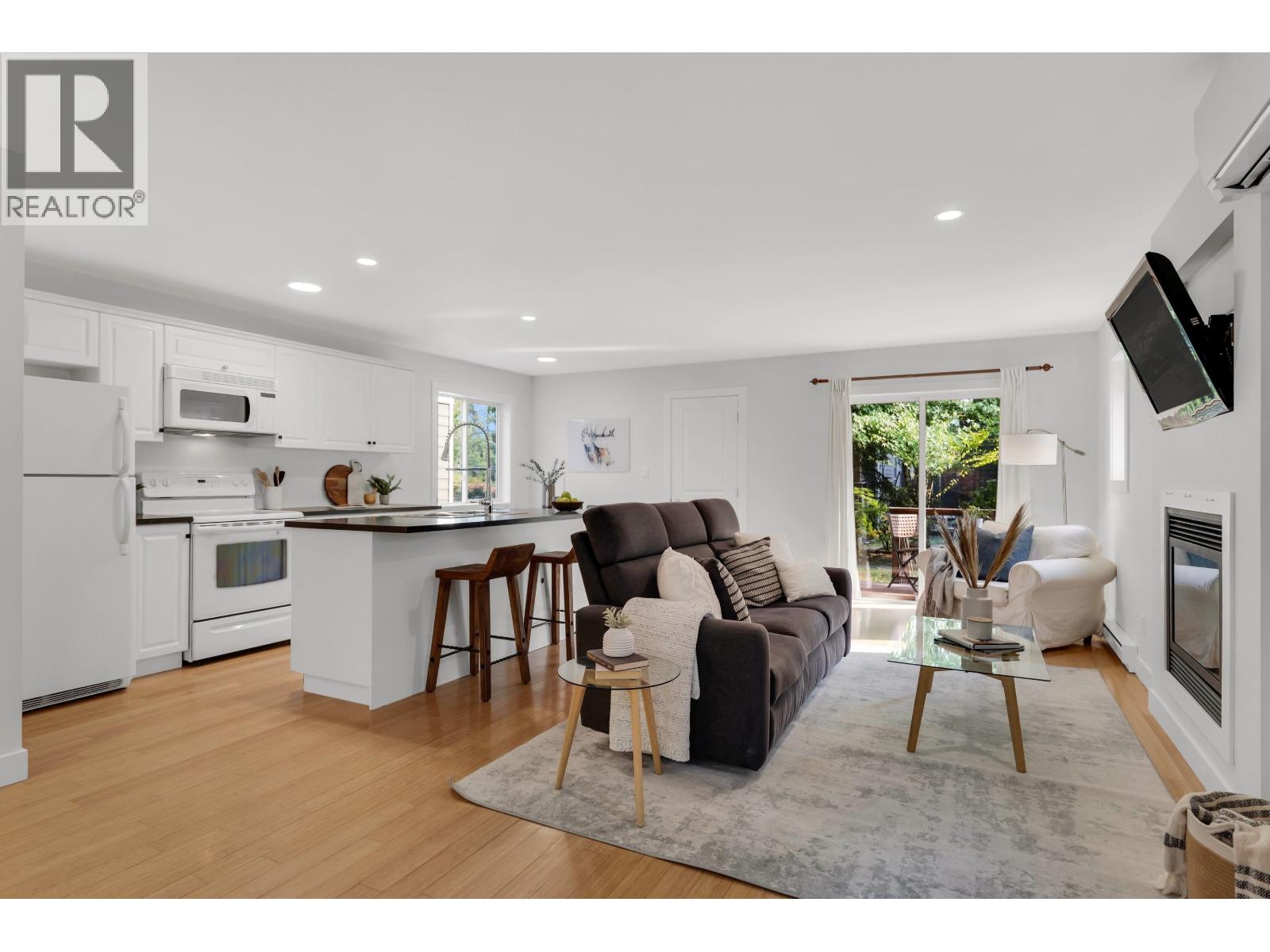 3 40137 GOVERNMENT ROAD, Squamish