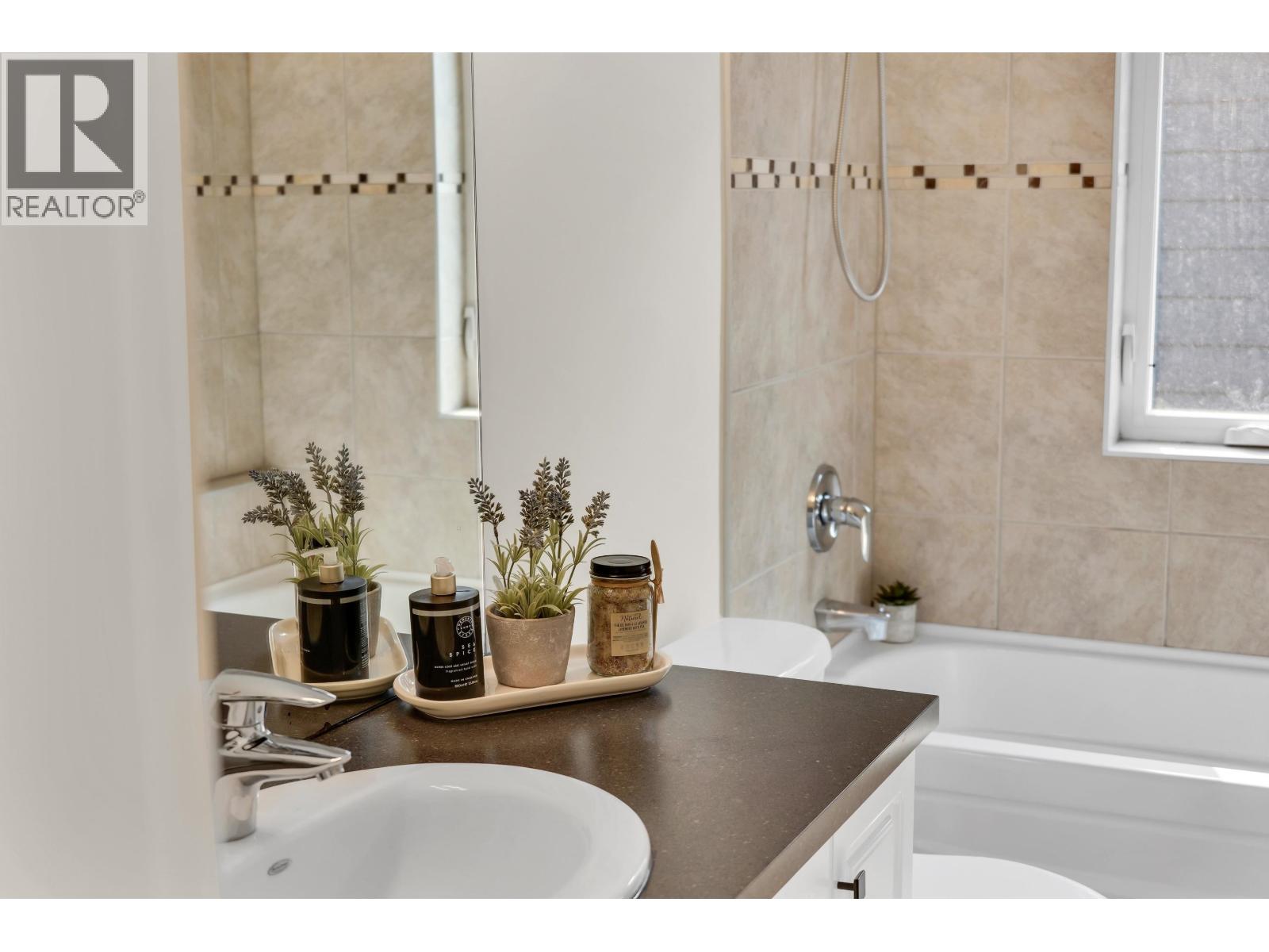 3 40137 GOVERNMENT ROAD, Squamish