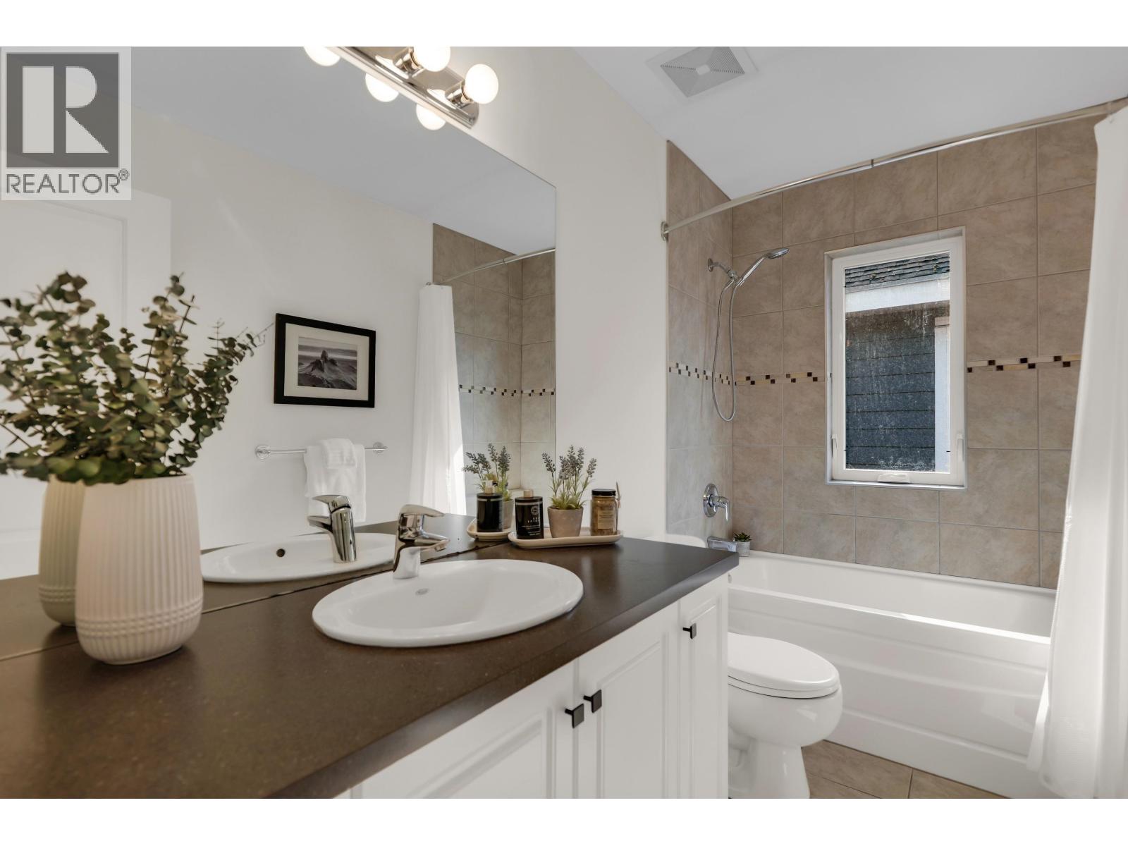 3 40137 GOVERNMENT ROAD, Squamish