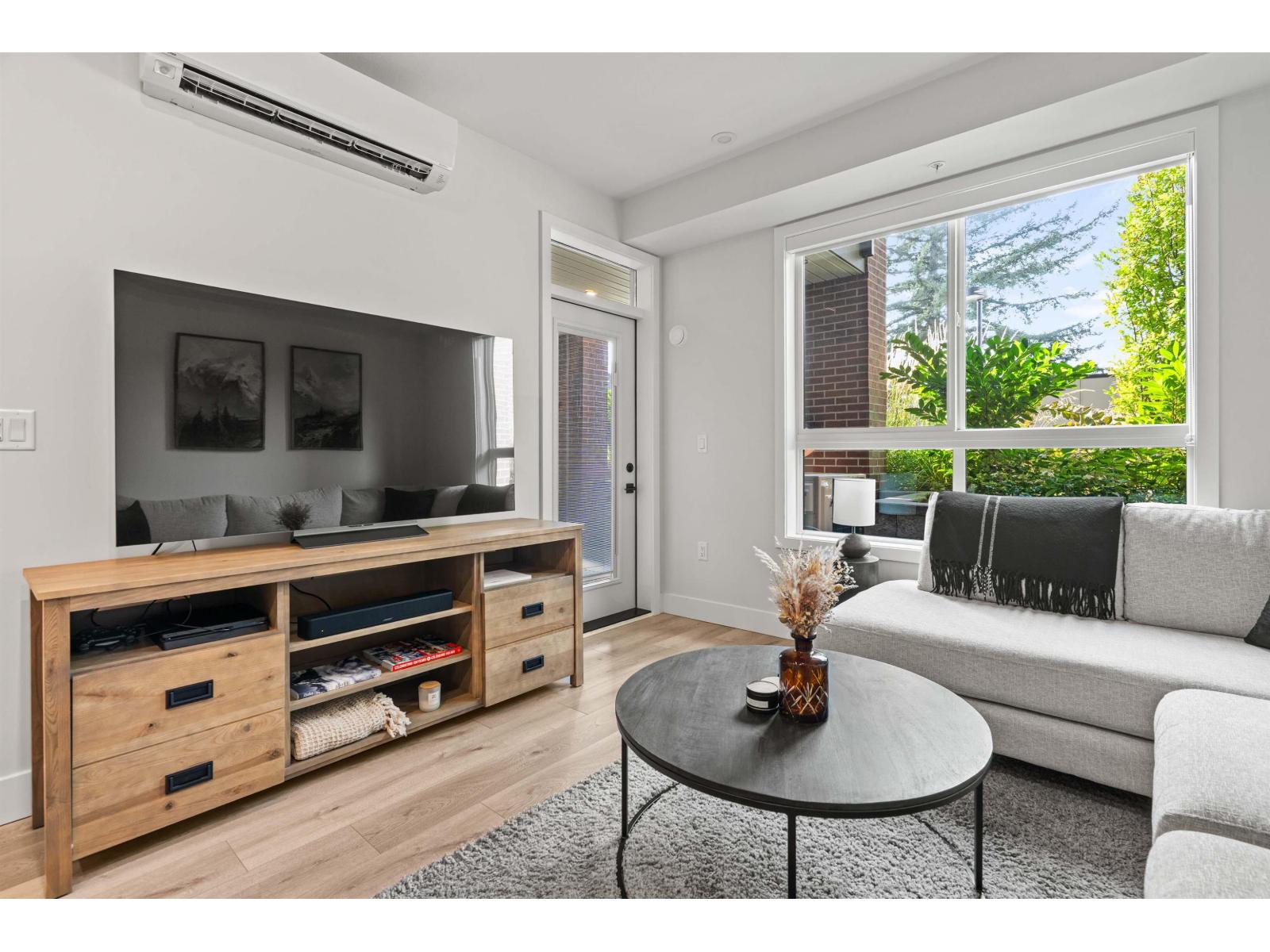 102 45511 CAMPUS DRIVE, Garrison Crossing, Chilliwack