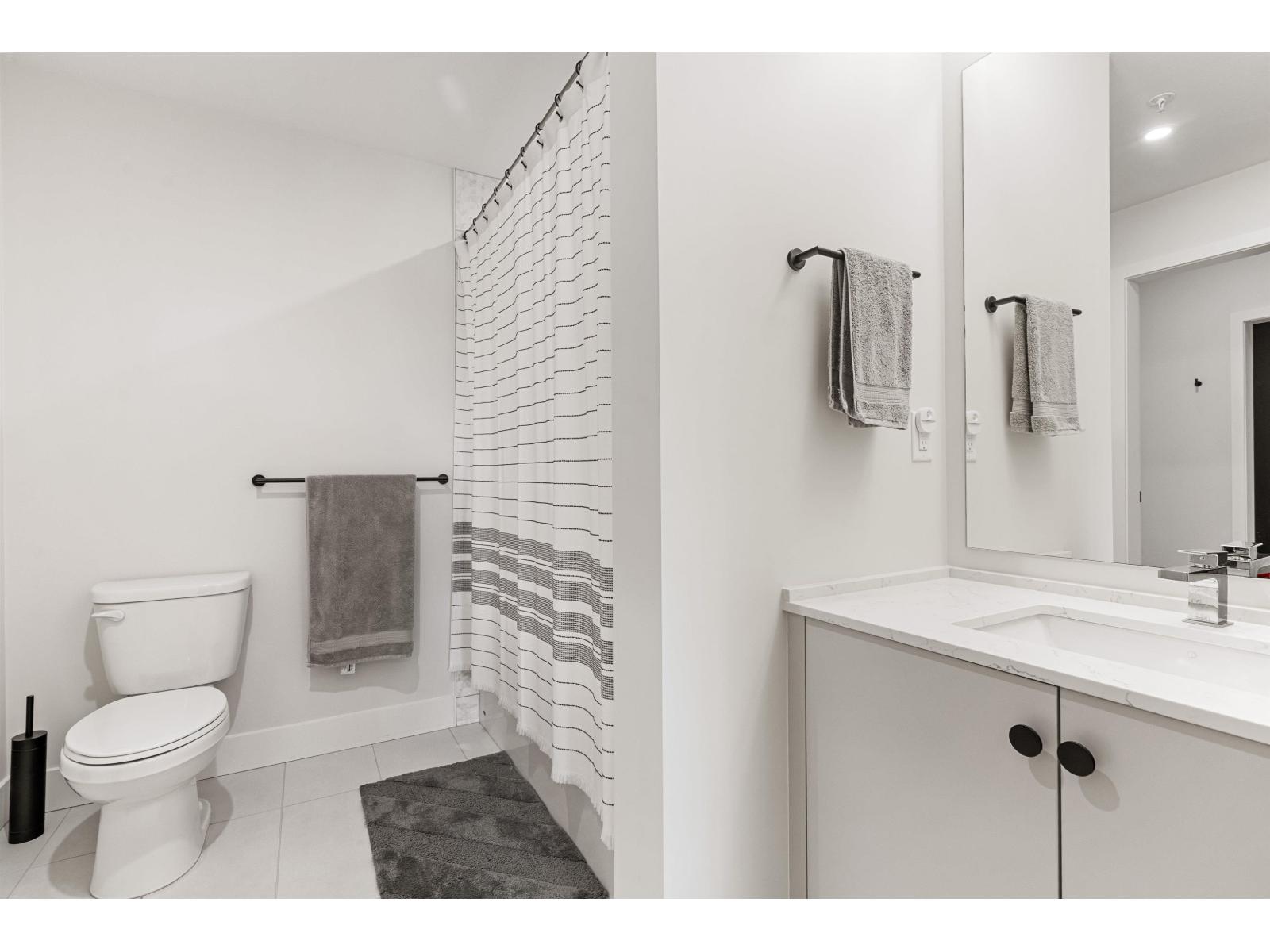 102 45511 CAMPUS DRIVE, Garrison Crossing, Chilliwack