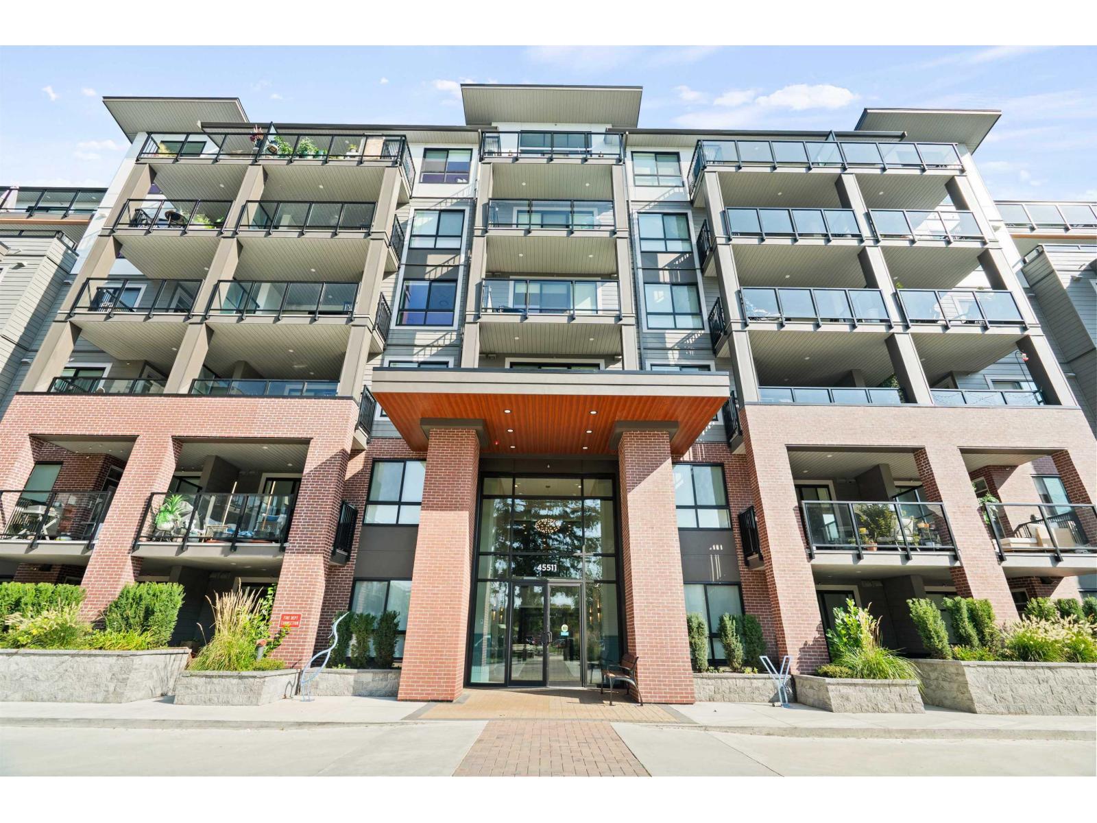 102 45511 CAMPUS DRIVE, Garrison Crossing, Chilliwack