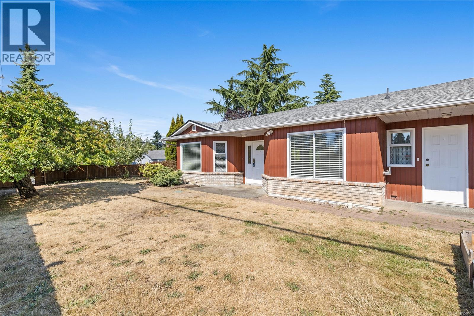 332 Moilliet St S, Parksville