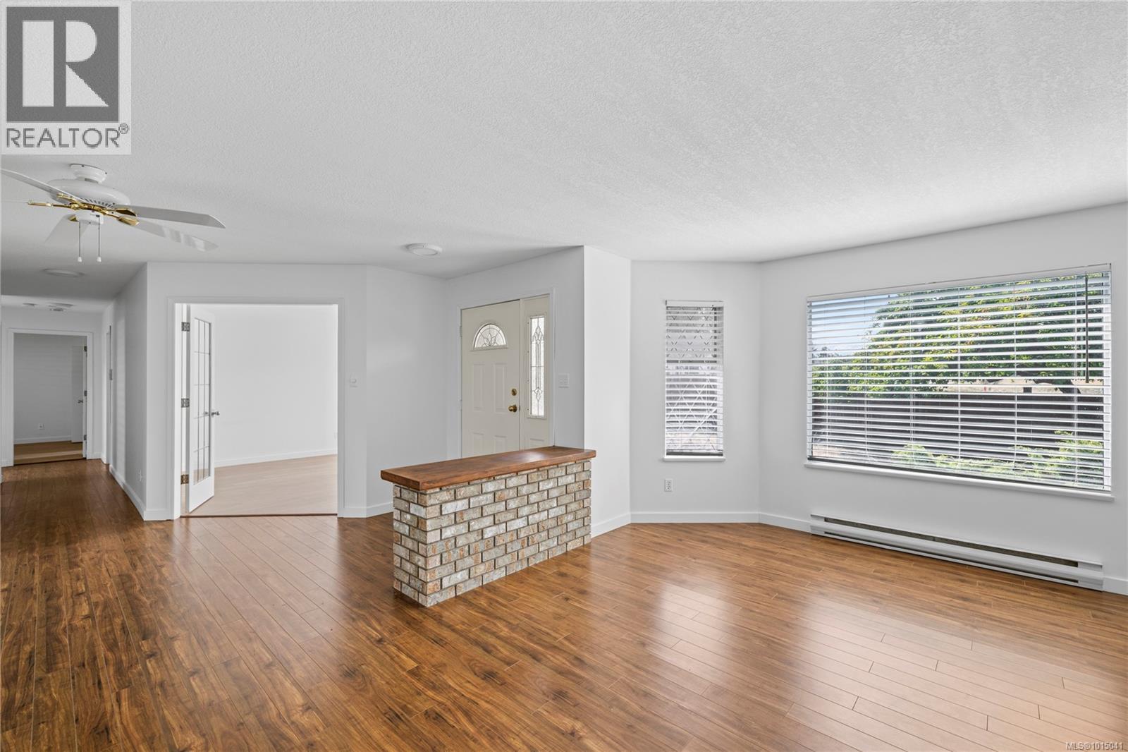 332 Moilliet St S, Parksville