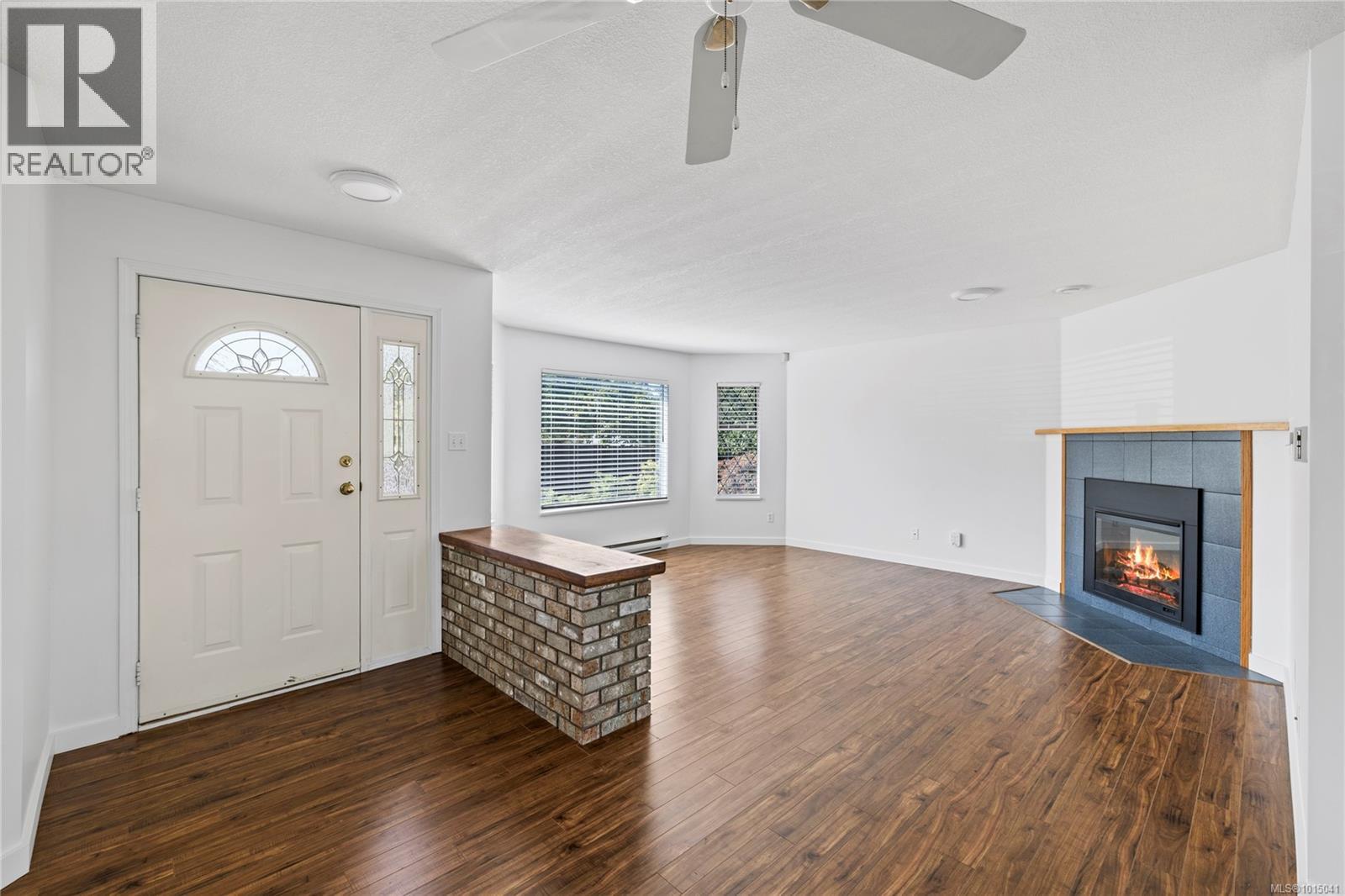 332 Moilliet St S, Parksville